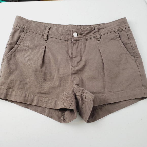 Lascana Shorts Pleat Front - Picture 1 of 9